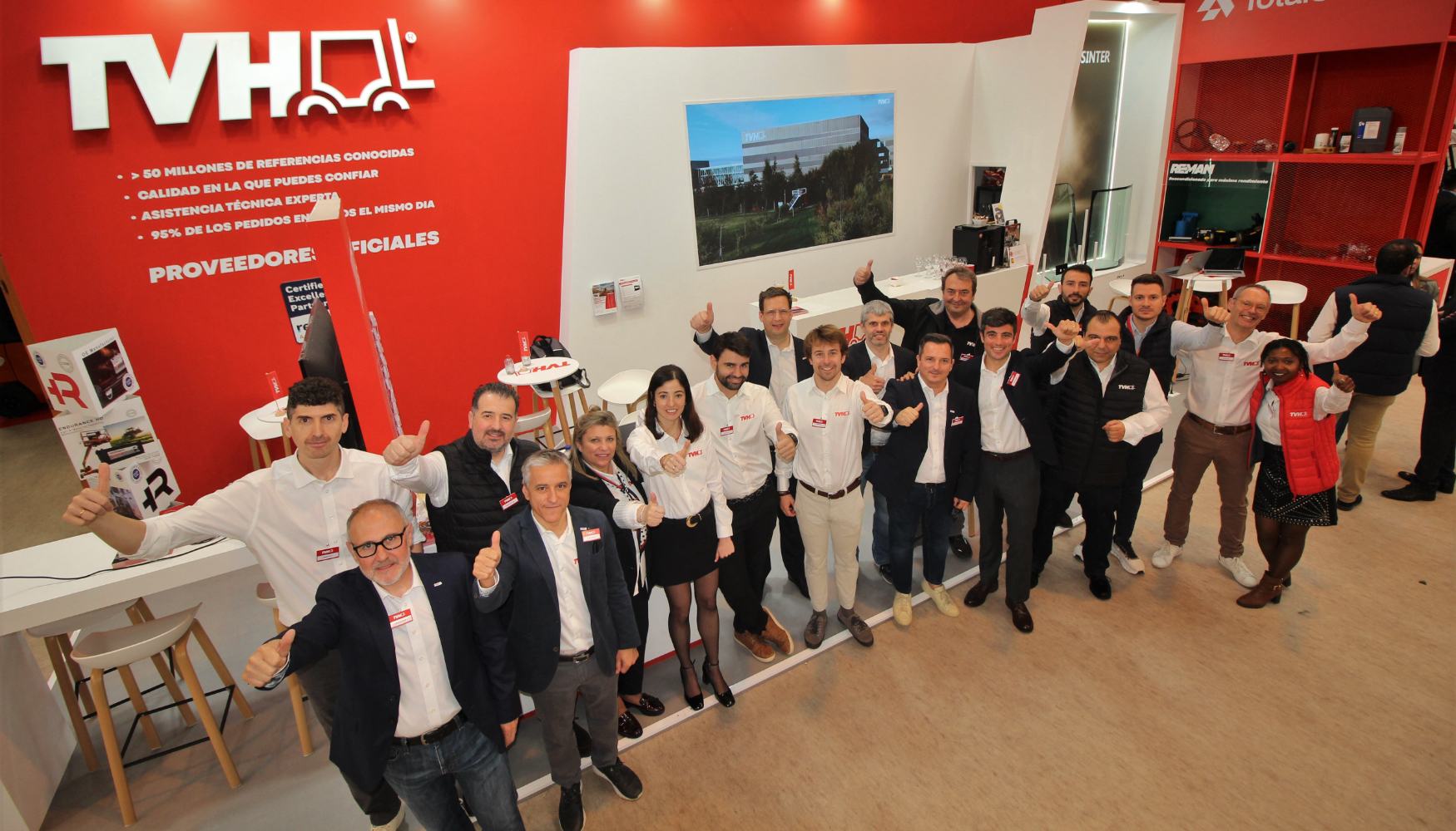 Foto de familia con el equipo TVH presente en Smopyc 2026