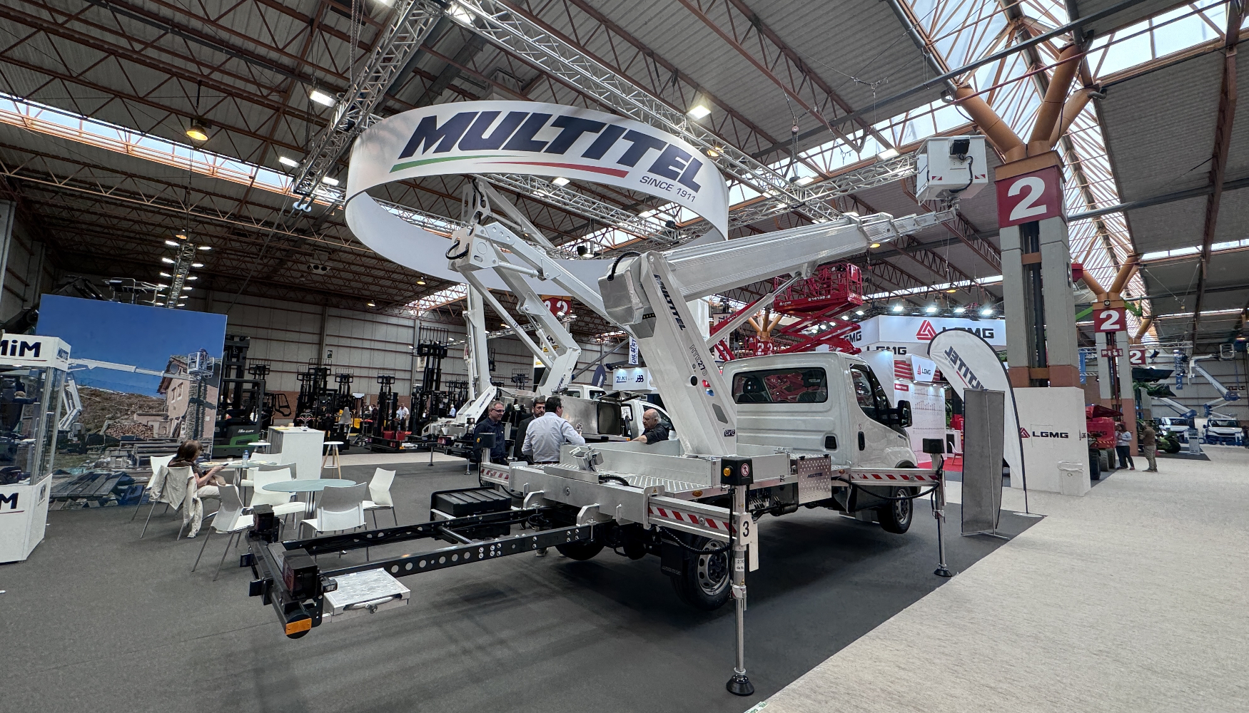 En primer t�rmino, la plataforma MTE 270 EX, una de las grandes protagonistas del stand de Multitel en Smopyc 2026