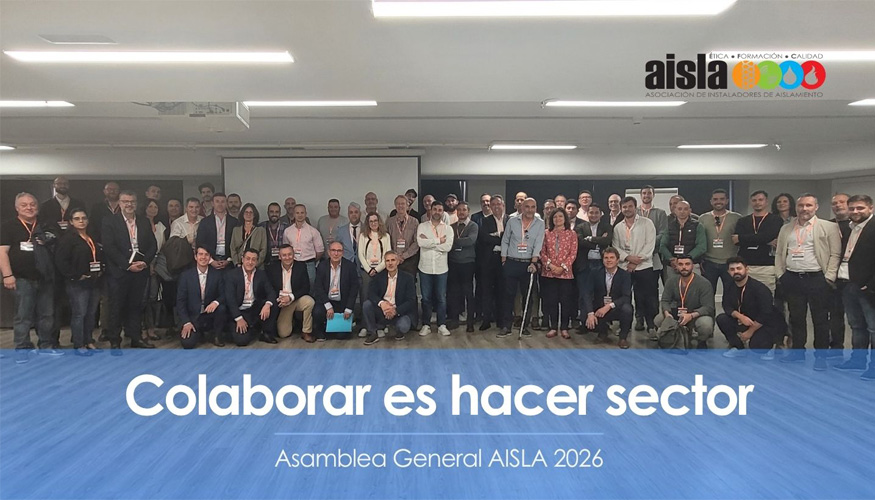 Foto grupal de la Asamblea General celebrada el pasado 16 de abril en la que participaron setenta asistentes, entre instaladores...