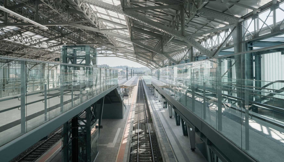 Comenza ha aportado sus sistemas de perfil GlassFit SV-1701 y GlassFit SV-1703 para barandillas de vidrio en distintas �reas de la ampliaci�n de la...