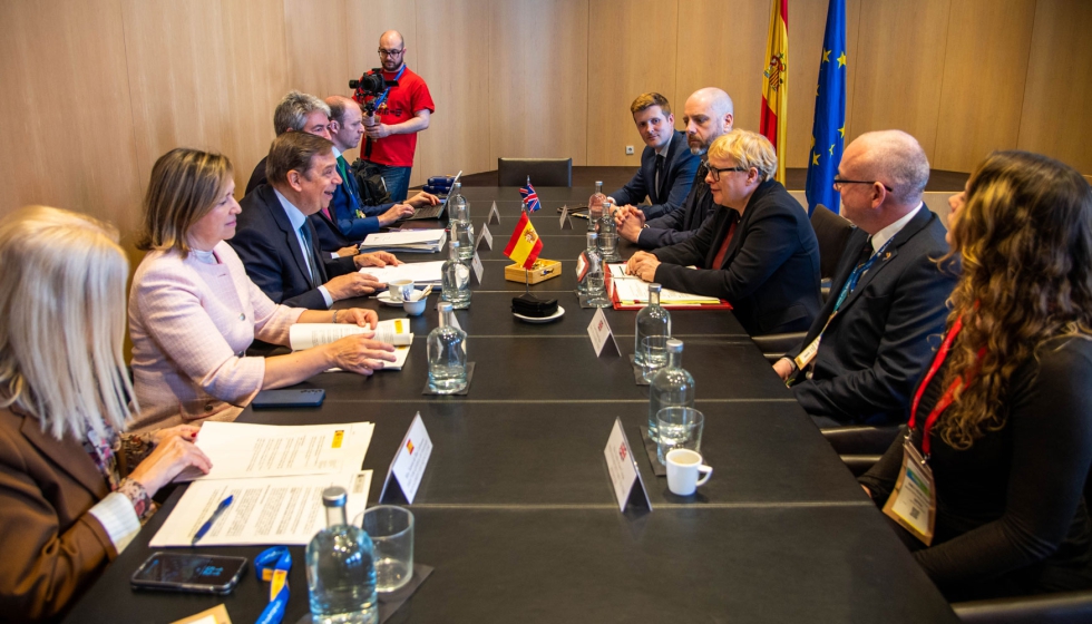 Planas, se reuni� con la ministra de Estado de Seguridad Alimentaria y Desarrollo Rural de Reino Unido, Angela Eagle...