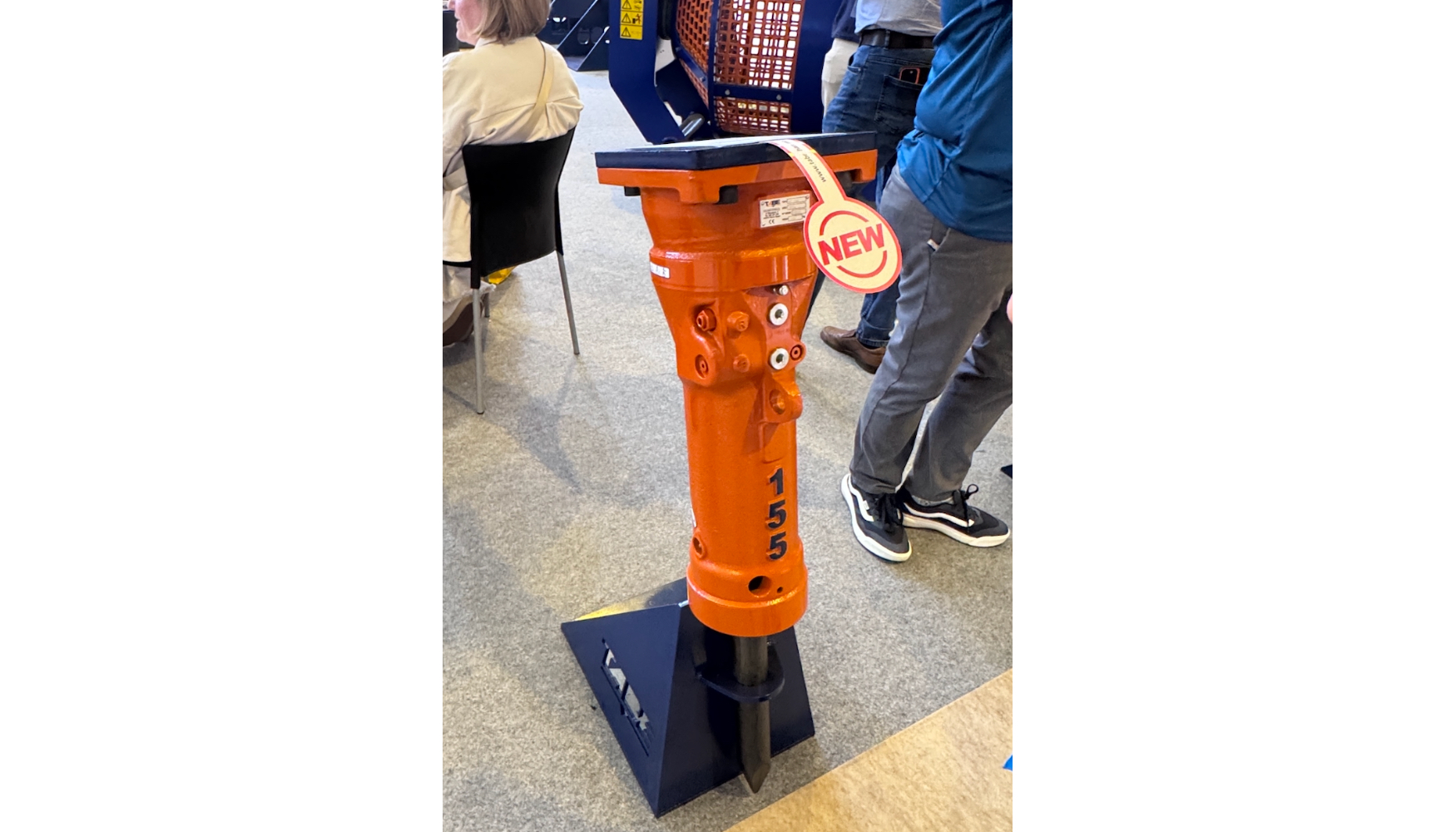 Martillos hidr�ulicos MT 485 y MT 155 de TABE, los dos �ltimos modelos de la renovada gama compacta del fabricante vitoriano...