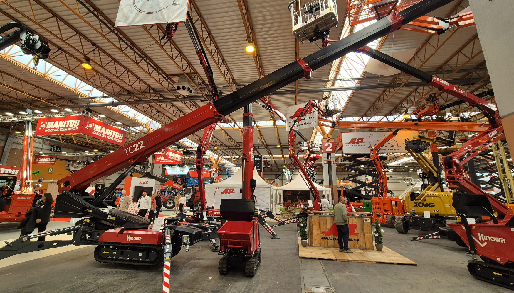 Stand de AP Aerial Platforms en Smopyc 2026