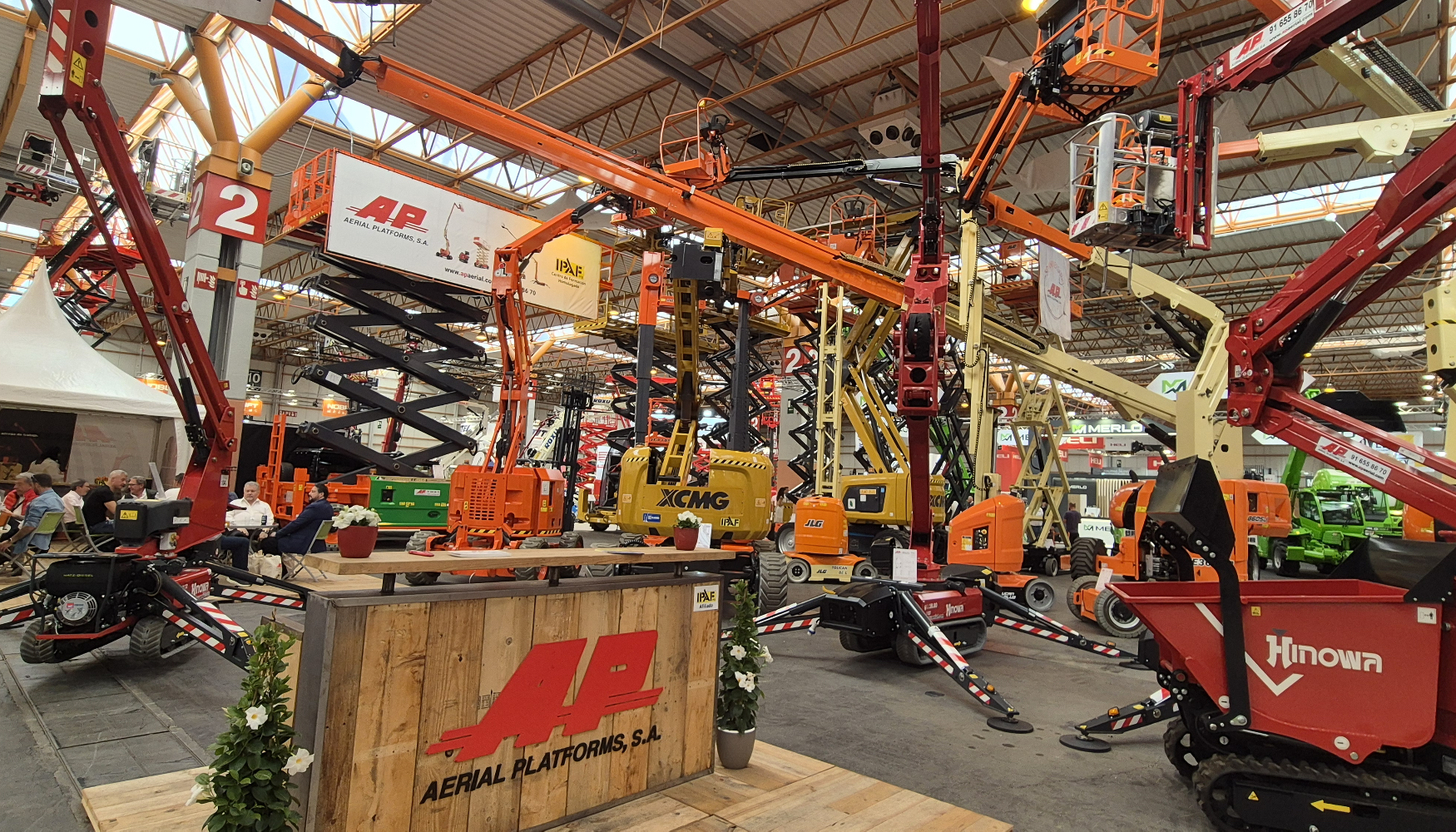 AP Aerial Platforms mostr� en Feria de Zaragoza una buena representaci�n de su gama de maquinaria