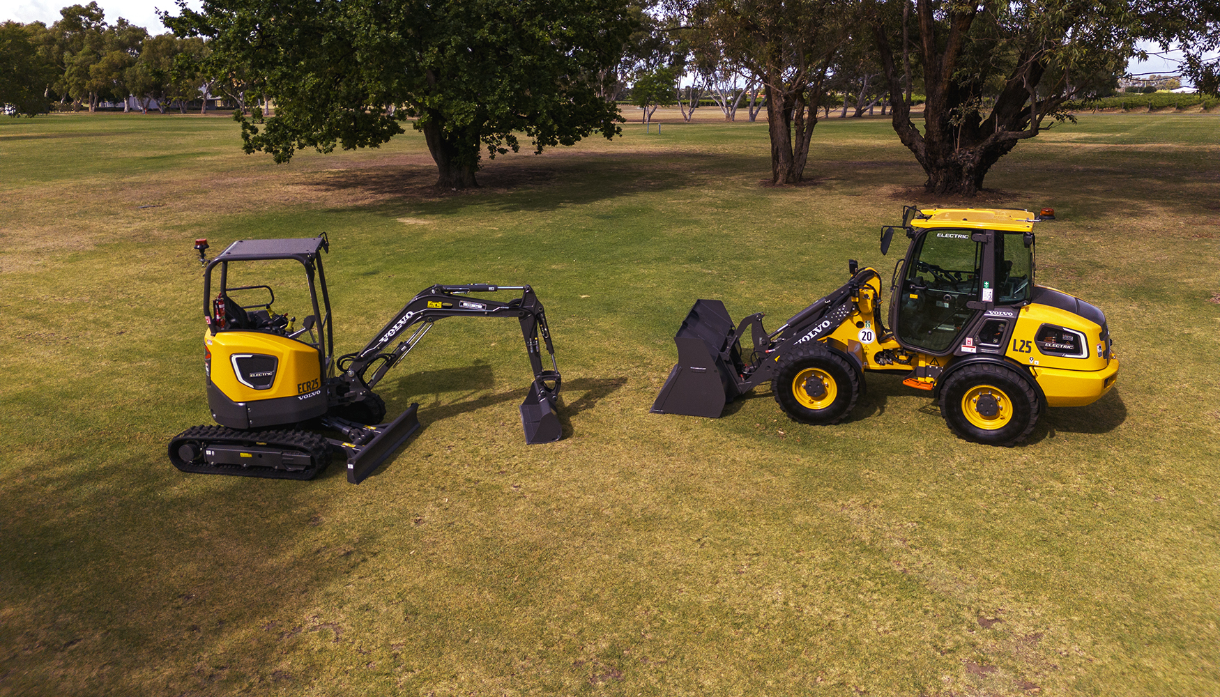 Miniexcavadora el�ctrica ECR25 y pala el�ctrica L25