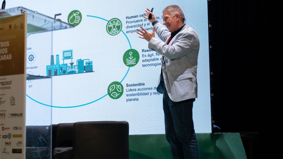 Gabriel Beltr�n, investigador titular del IFAPA Venta del Llano durante su charla