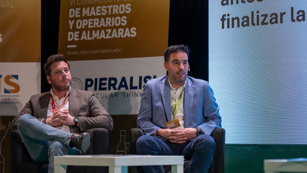 Francisco J. Jim�nez, ingeniero T�cnico-Comercial de Treico y Juan Manuel Guti�rrez, director Comercial de JAR