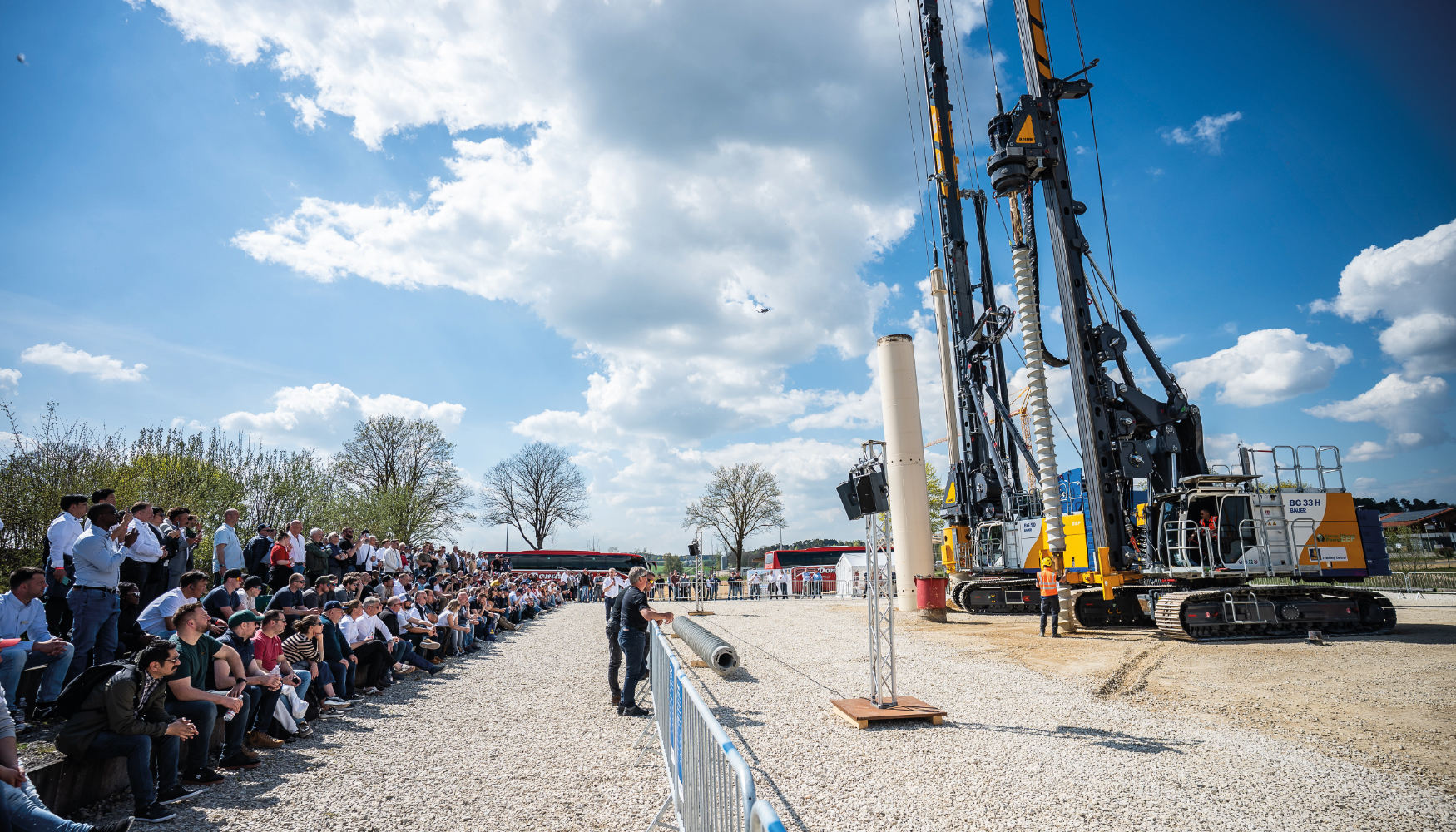 
Tambi�n se incluyeron demostraciones en vivo en las instalaciones cercanas de la planta en Aresing...