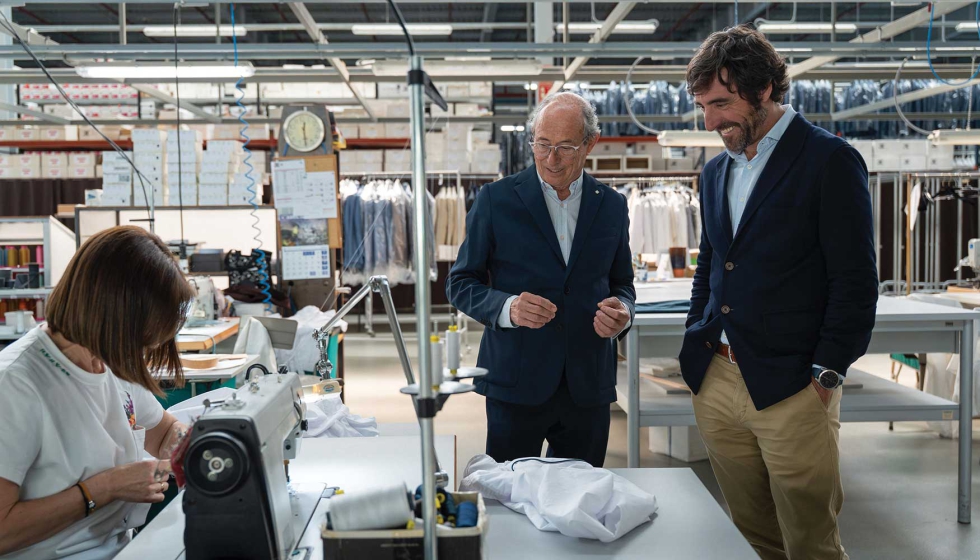 Miguel �ngel Gimeno y Javier Ca��s en el taller de Etiem