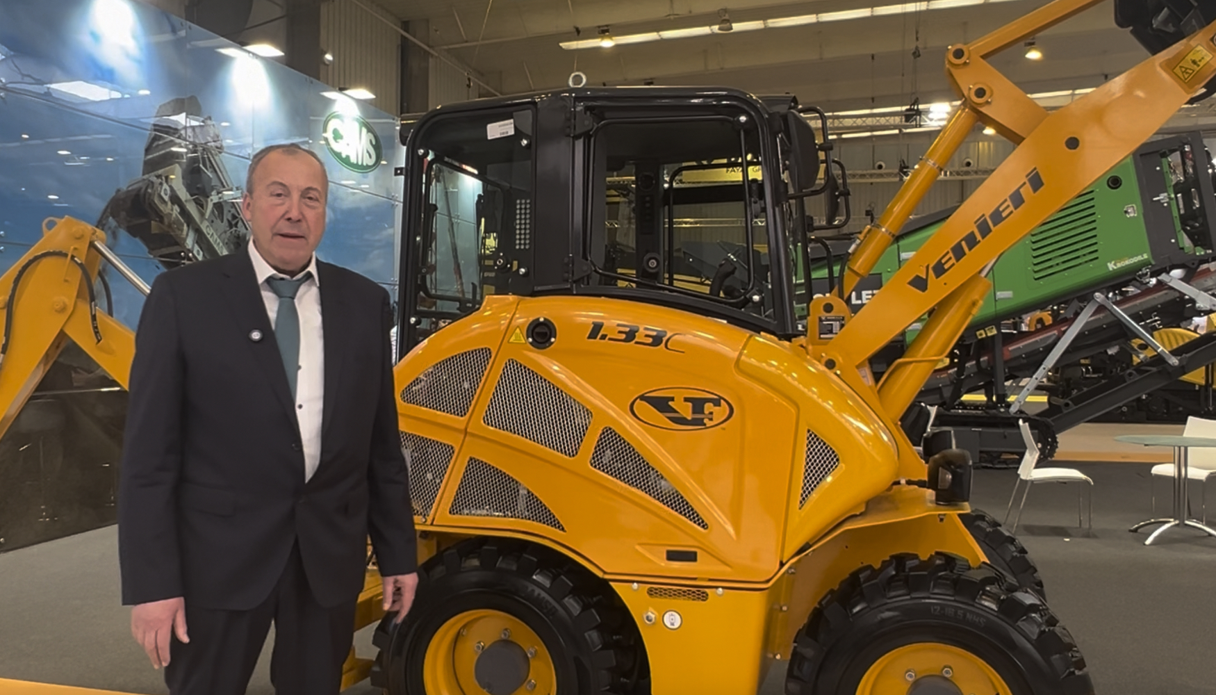 Juan Bautista S�nchez, administrador de Grupo Cibsa, junto a la mini mixta VF 1.33C de Venieri