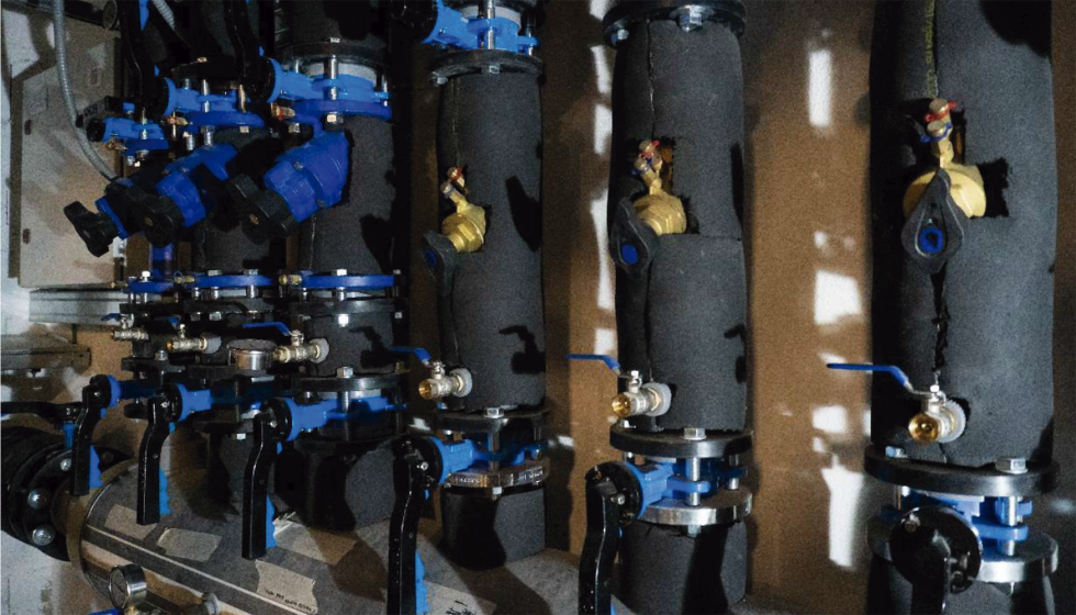 V�lvulas y colectores de la sala de producci�n m�dulo 3