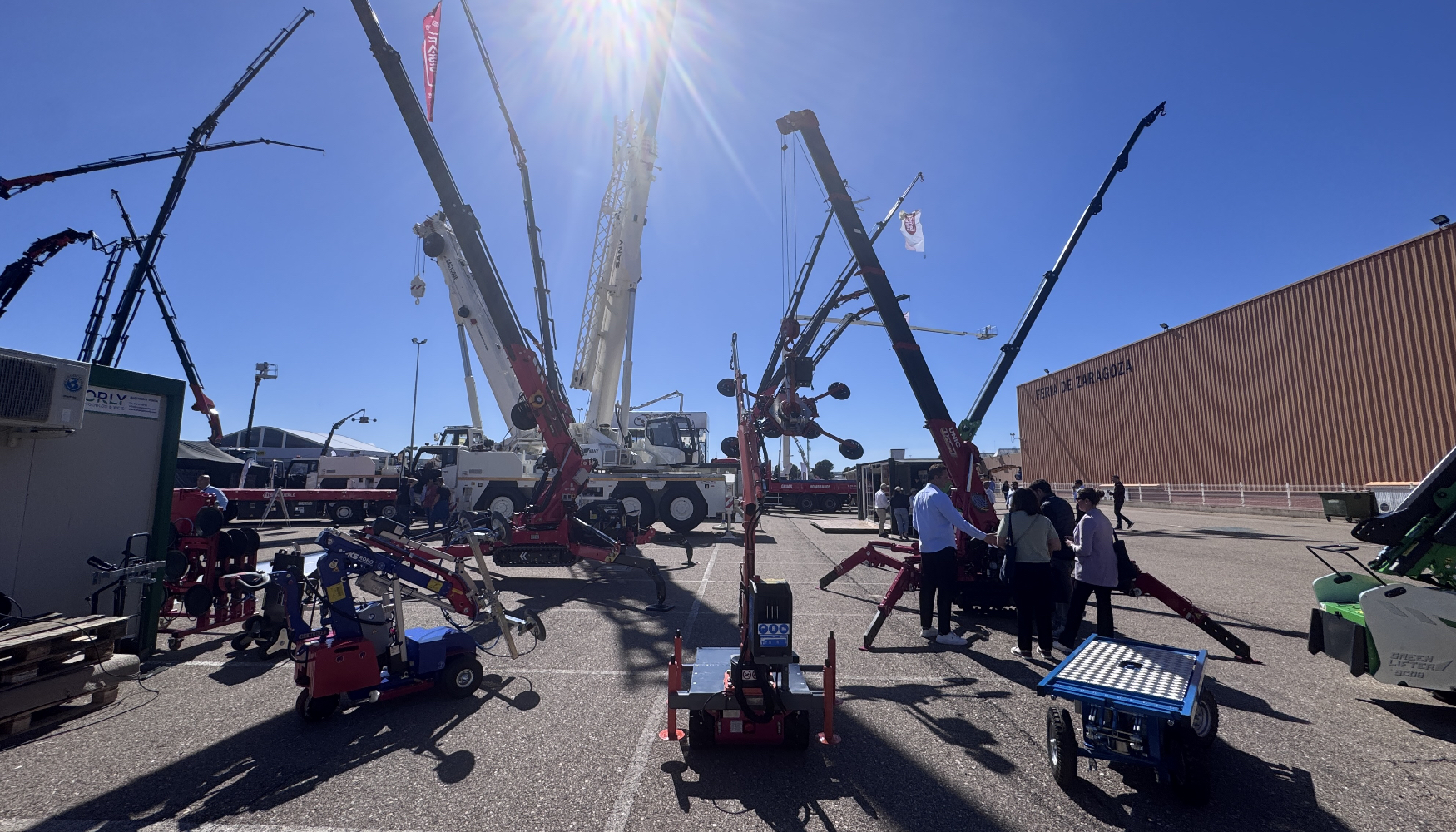 La compa��a mostr� en Feria de Zaragoza una amplia representaci�n de su gama de maquinaria