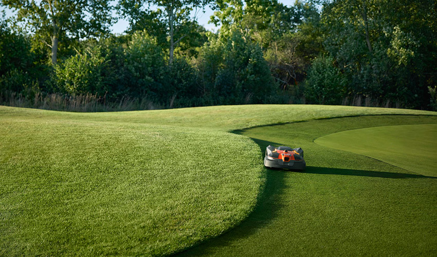 La nueva funcionalidad First Cut de Husqvarna permite a los robots cortac�sped CEORA y Automower 580L EPOS gestionar de forma aut�noma las zonas de...