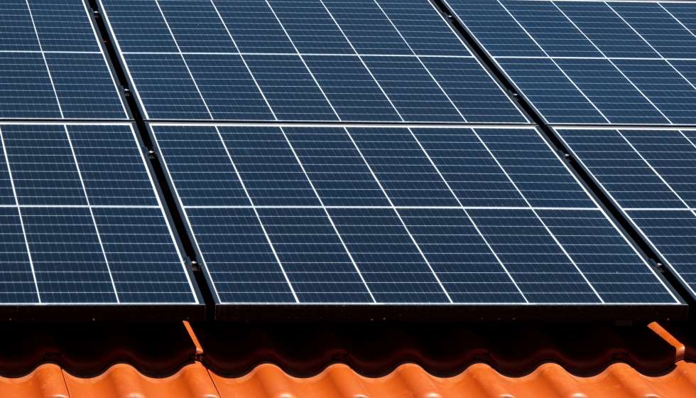 La expansi�n del autoconsumo en cubiertas industriales y residenciales ha reforzado el debate sobre prevenci�n de incendios y exigencias normativas...