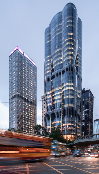 The Henderson es un icono mundial del dise�o org�nico, para el cual sedak suministr� 3.100 paneles de vidrio planos y curvados...