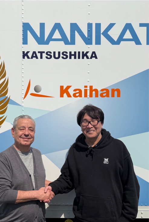 Yoichi Takahashi, autor de Capitán Tsubasa, junto a Jorge Gabarró, Presidente de SelectaVisión