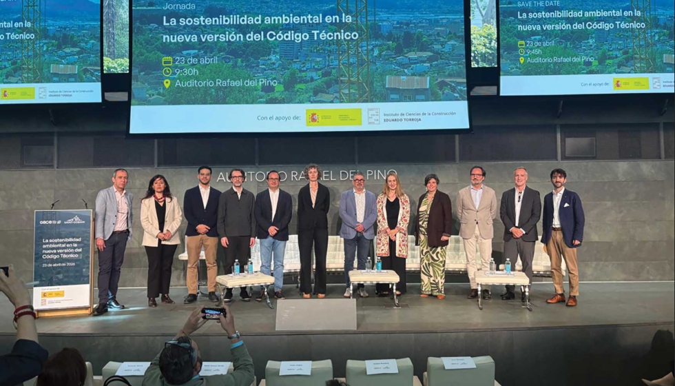 Foto de familia de los participantes en este encuentro que define el nuevo CTE