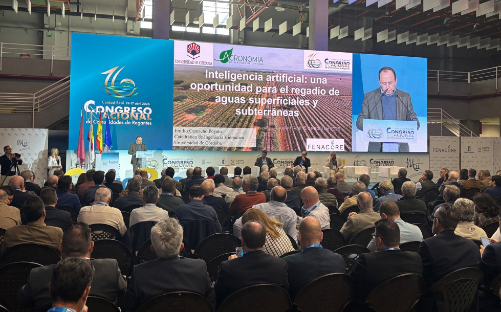 Emilio Camacho durante la ponencia inaugural del 16� Congreso Nacional de Comunidades de Regantes