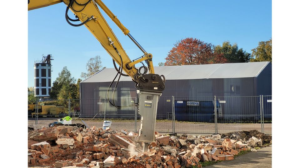 Novo martelo hidr�ulico EC 122, da Epiroc