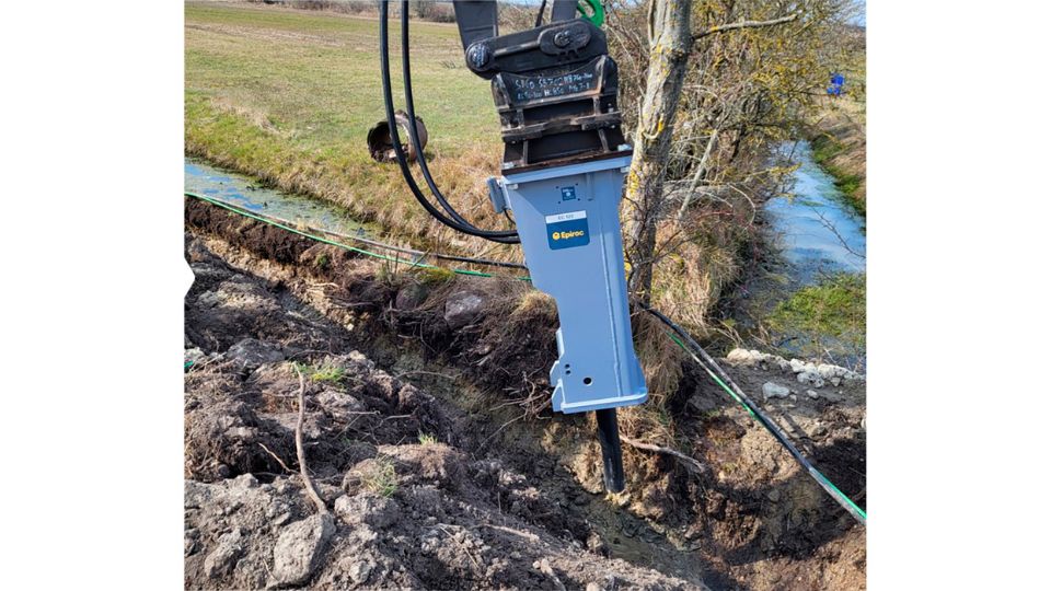 O novo EC 122 conta com tecnologia para otimizar o seu desempenho