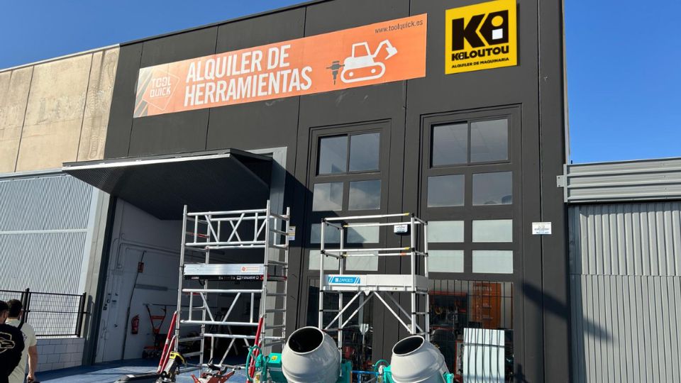 Fachada da nova loja da ToolQuick em Cartagena (Murcia)