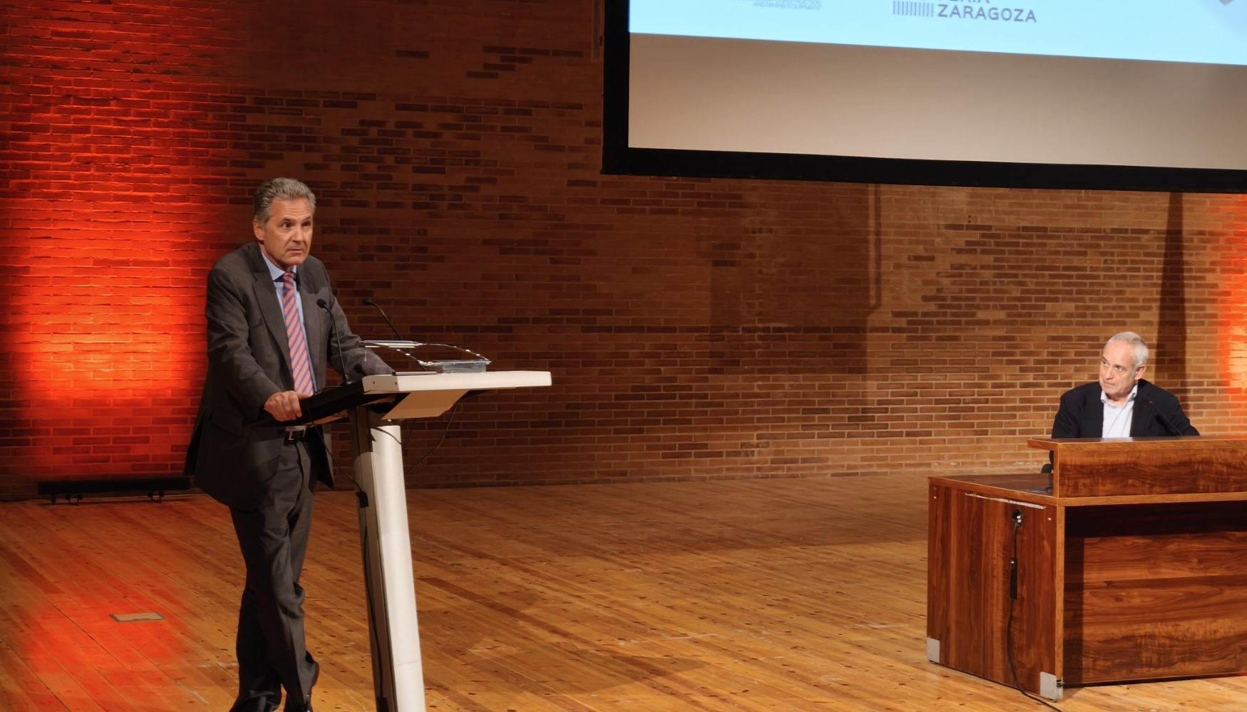 Clausura de la jornada por parte de Luis Fueyo, director de Smopyc