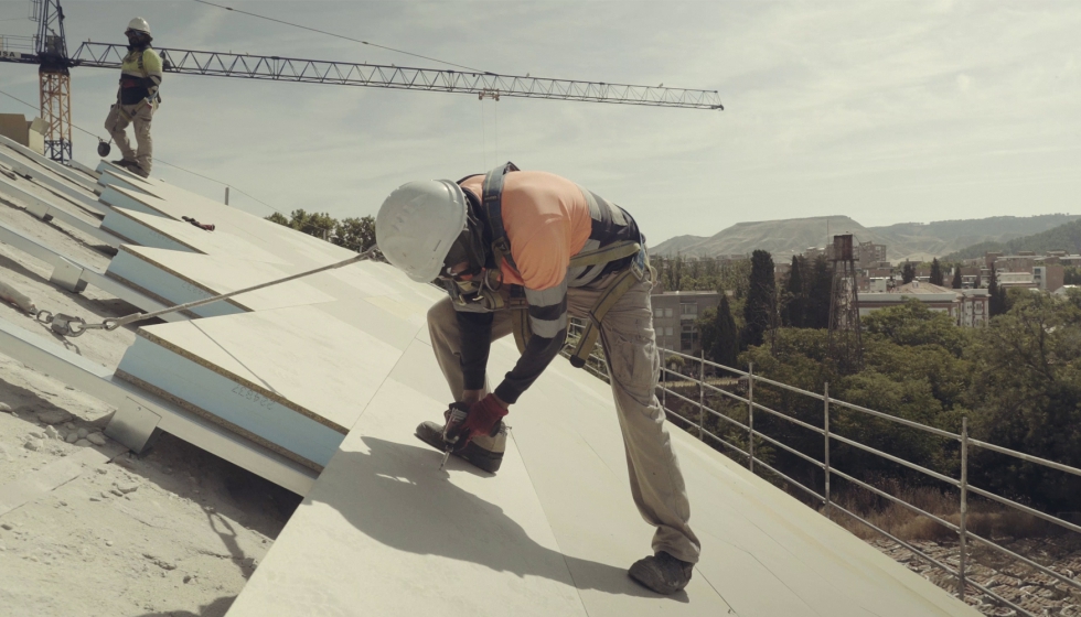 Rehabilitaci�n de la cubierta Cuartel del Pr�ncipe con Sistema Integral Onduline