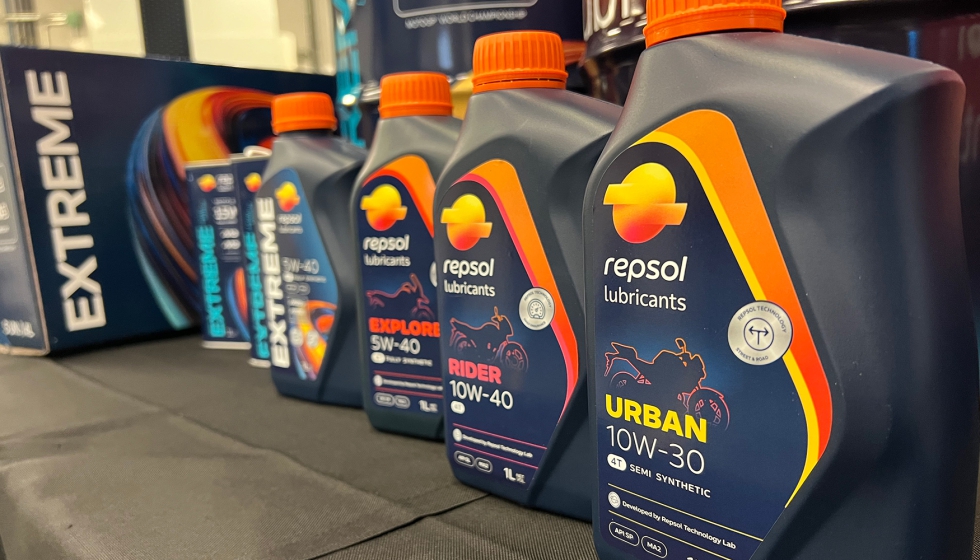 La nueva gama de lubricantes para motocicletas de Repsol, se articula en torno a cuatro universos de producto �'Extreme', 'Explorer'...