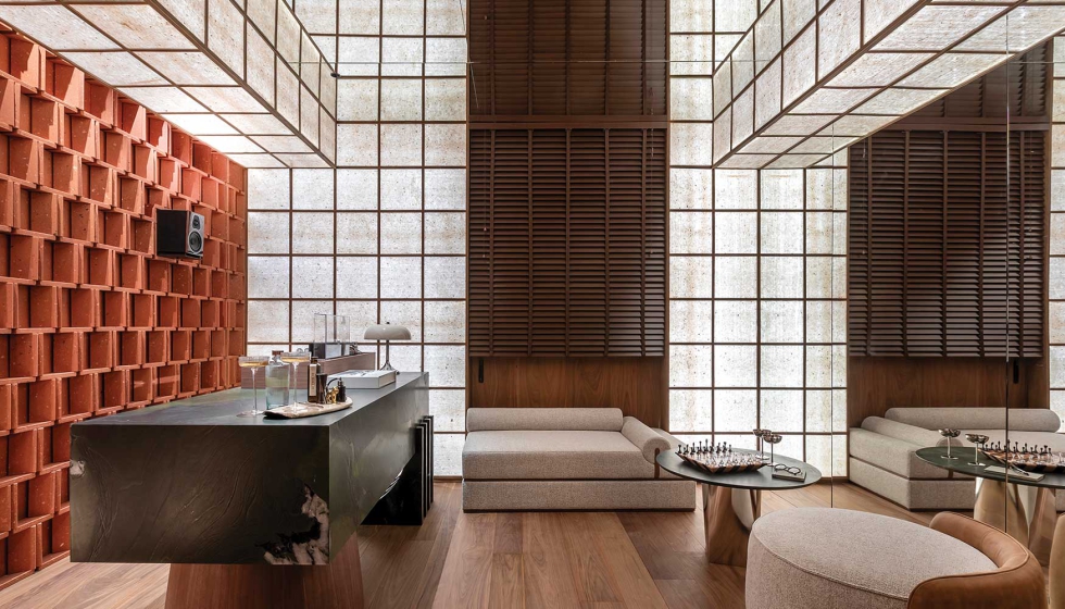 El espacio se plantea como una experiencia sensorial orientada a la escucha y la percepci�n...