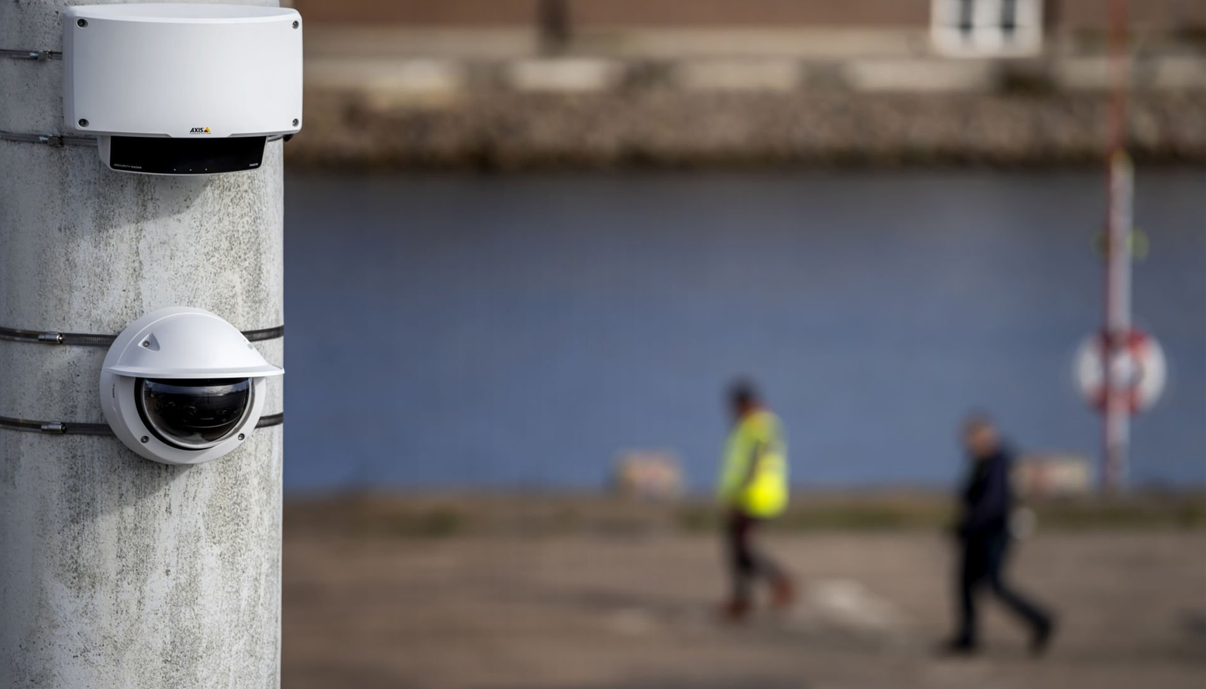 Los an�lisis basados en inteligencia artificial pueden alertar a los supervisores en el momento en que un trabajador se cae o entra en una zona de...