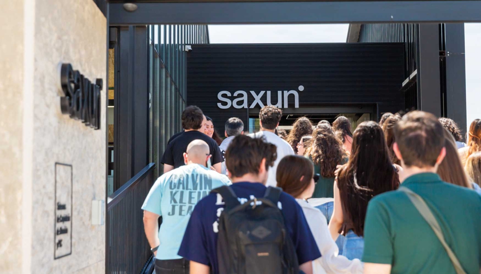 Los alumnos de quinto curso del Grado en Arquitectura de la Universidad de Alicante (UA) visitan las instalaciones de la compa��a...