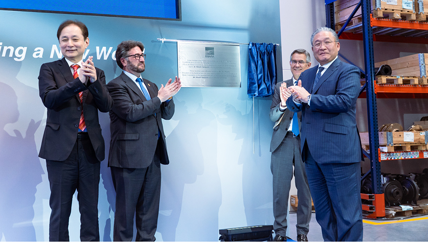 Hiroshi Yamauchi, embajador de Jap�n en Espa�a; Salom�n Aguado, alcalde de Pinto; �ngel D�az, CEO de EBARA Pumps Iberia; y Shu Nagata...