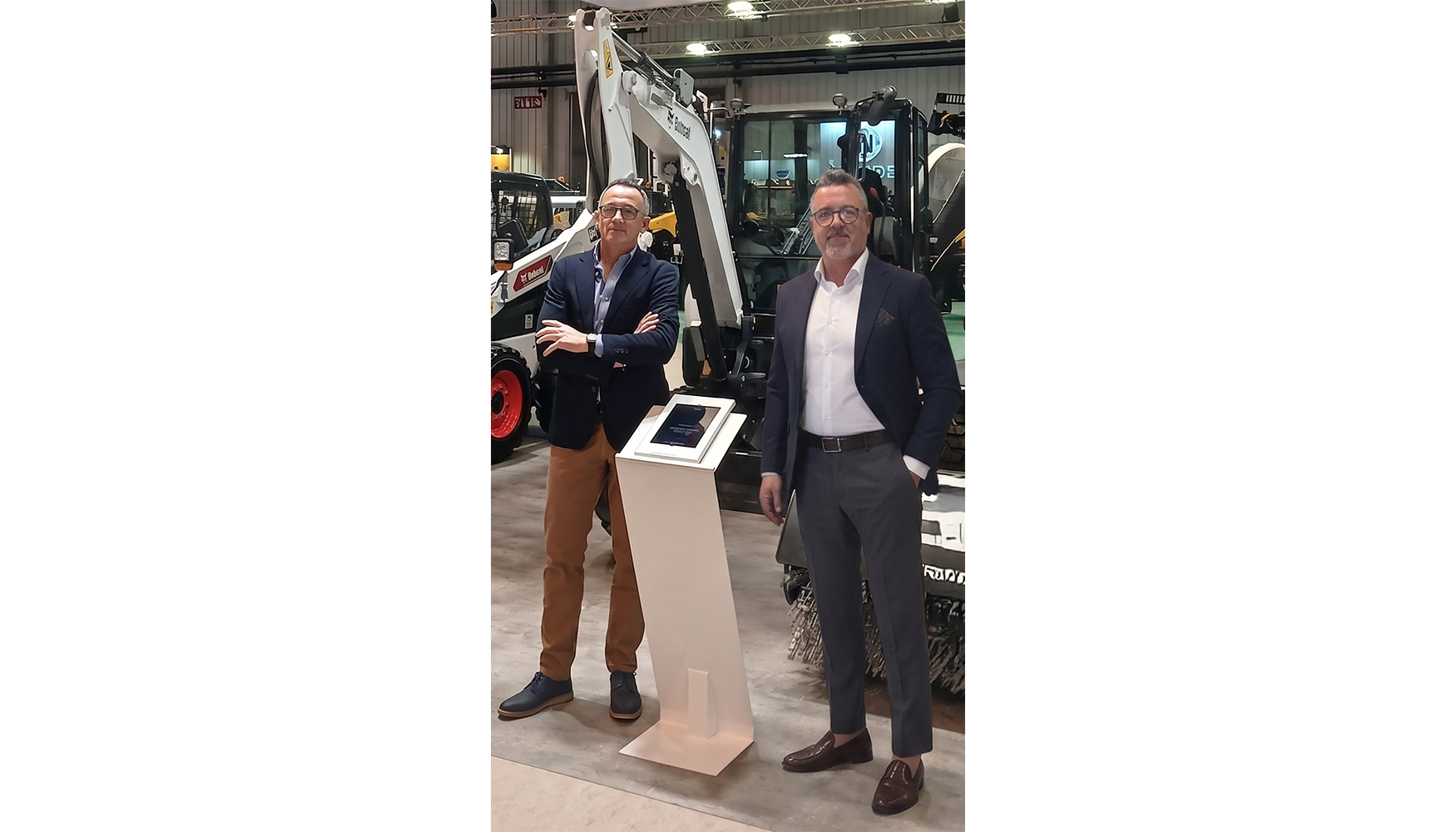 De izquierda a derecha: Fernando Sanz Delgado, responsable de Delegaci�n y Ferr�n Recio Fernandez, responsable de Negocio de ITT Dynamics...