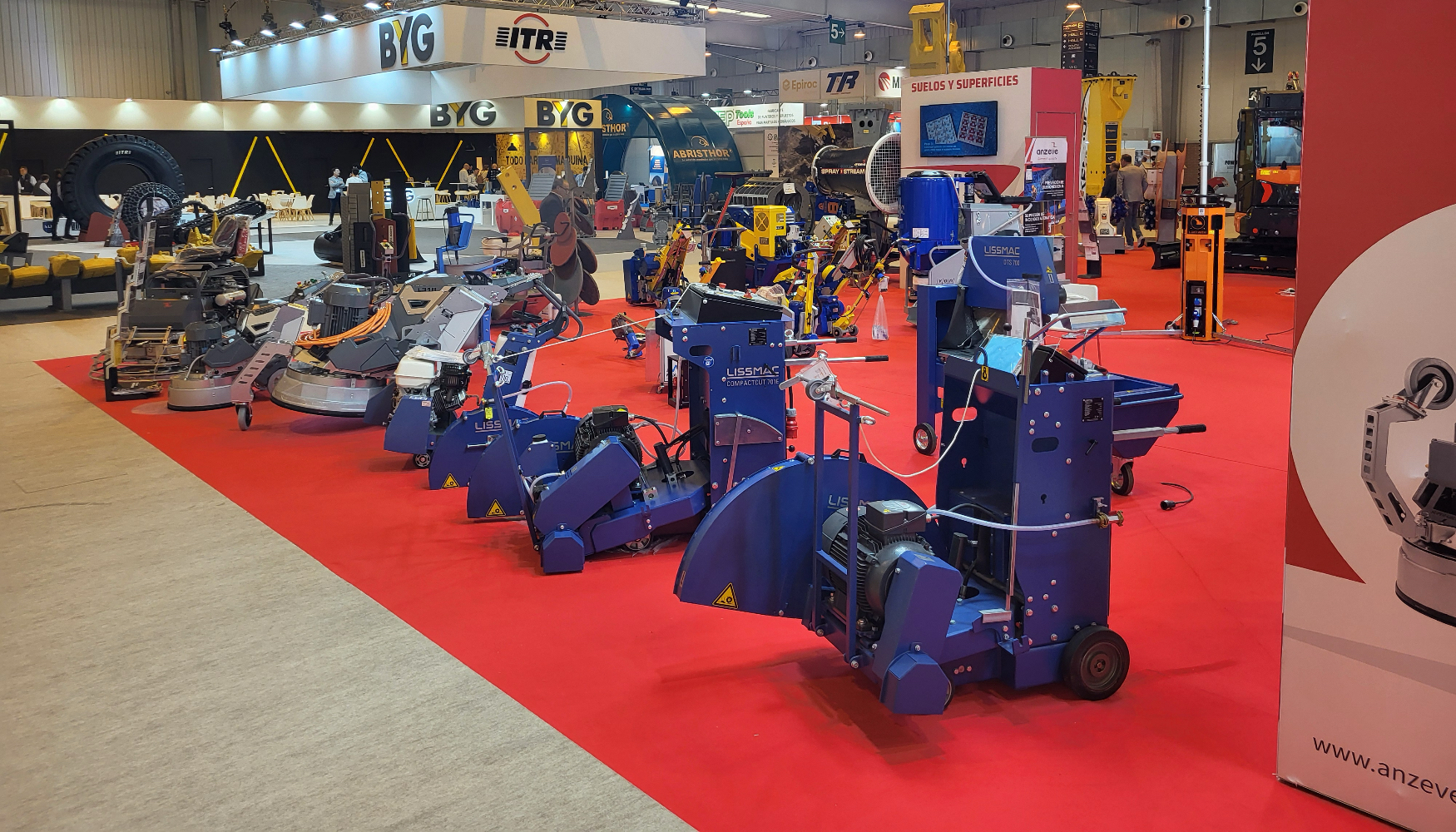 Propuesta de soluciones en el stand de Anzeve antes del comienzo de la feria Smopyc 2026