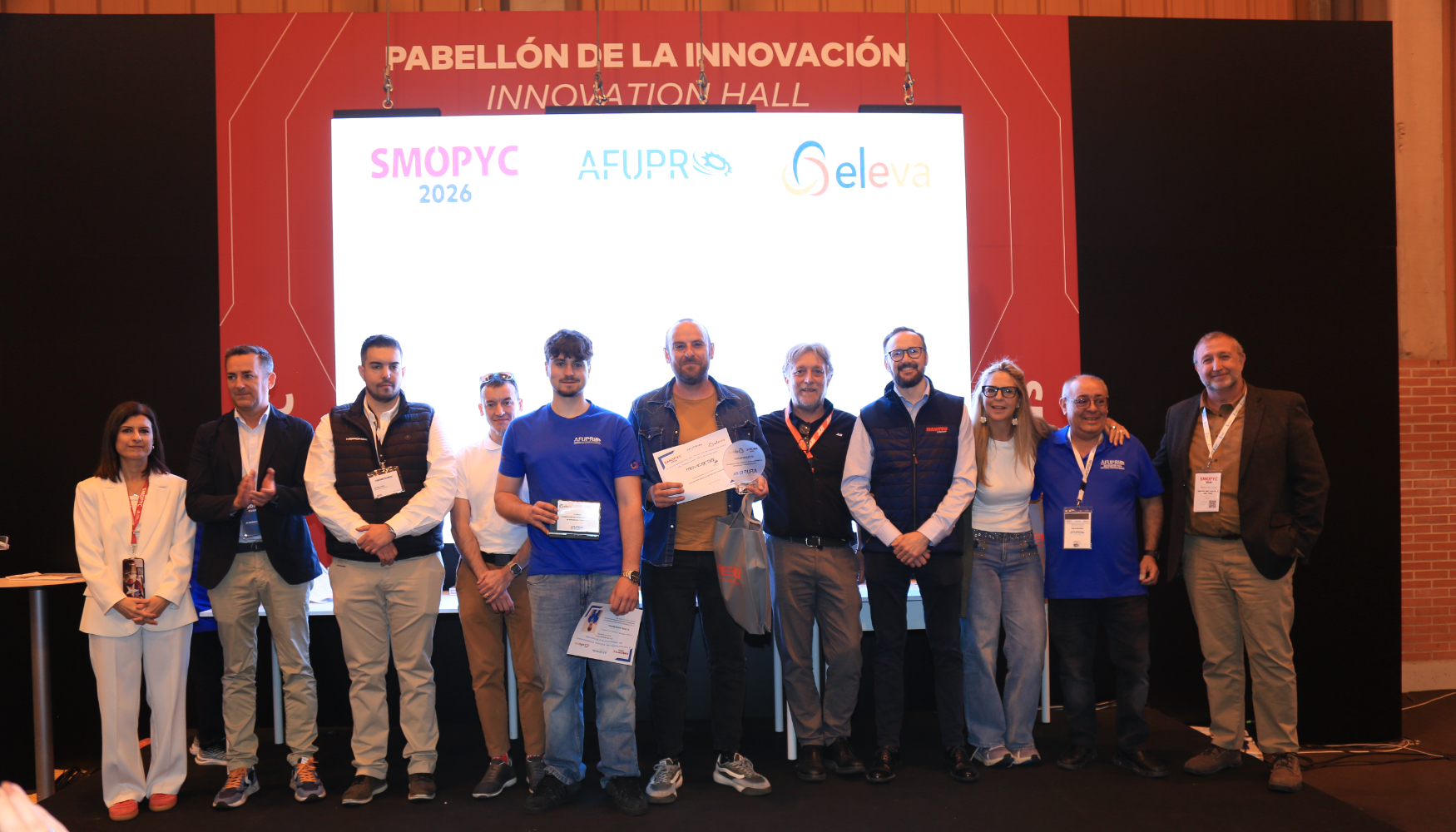 Foto de familia con los ganadores del II Competici�n de Futuros Profesionales de Maquinaria y Elevaci�n. Foto: Afupro...
