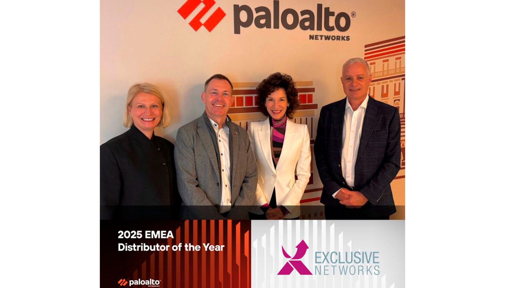 Equipos directivos de ambas compa��as, durante la entrega del premio en la regi�n EMEA