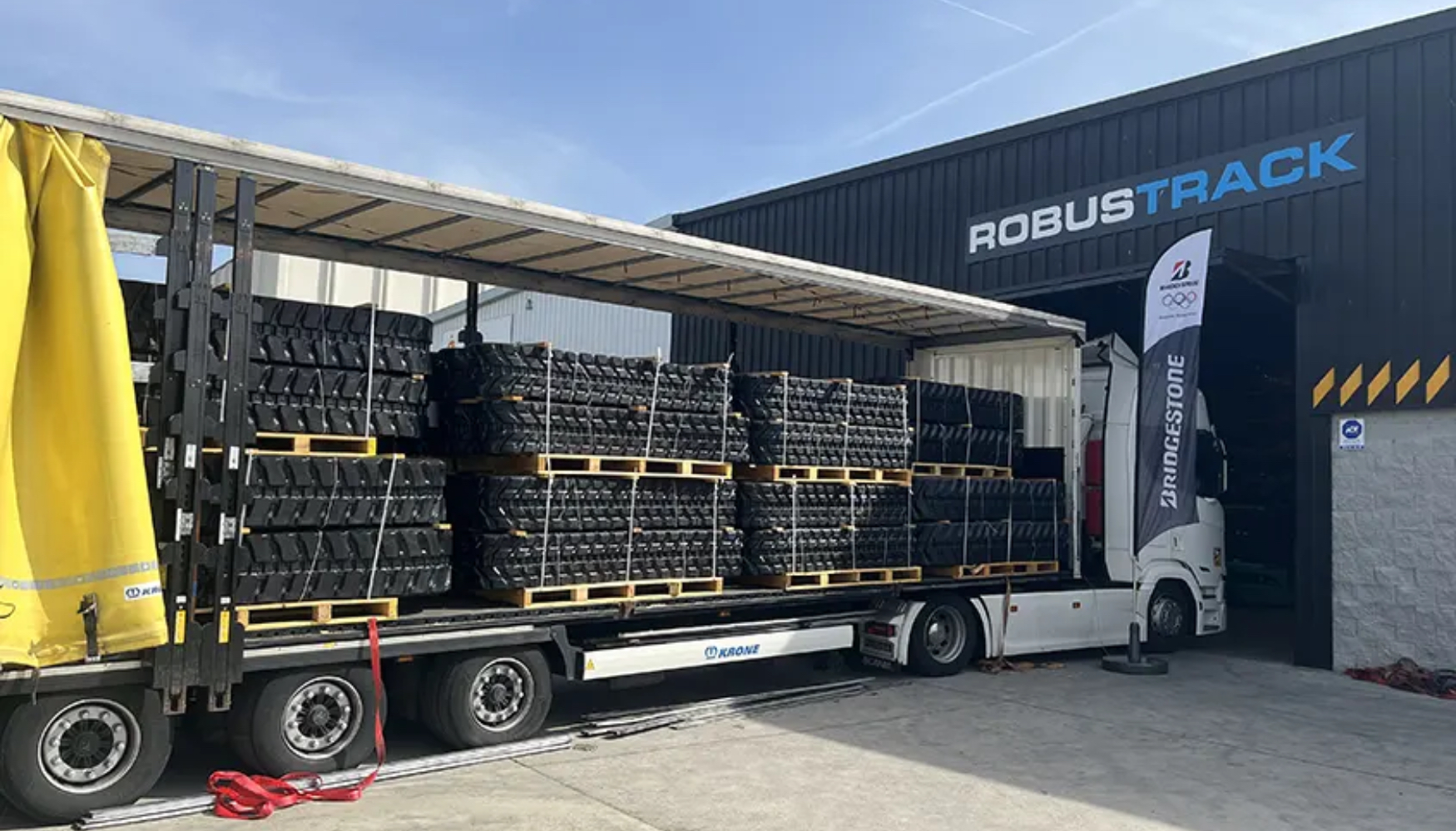 Entrega en las instalaciones de Robustrack de las nuevas cadenas Bridgestone�