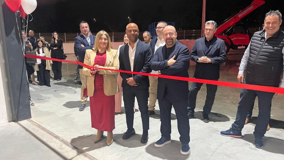 Inaugura��o da nova delega��o da Jofemesa no Porto pelos diretores executivos, os irm�os Carmen Mercedes Fern�ndez e Andr�s Fern�ndez...