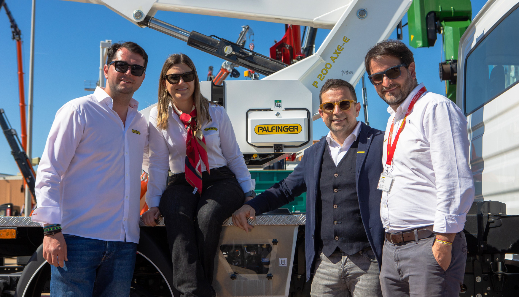 Manuel P�rez, Head of Sales New Business & Other Product en Palfinger Ib�rica (primero por la derecha) junto a parte del equipo...