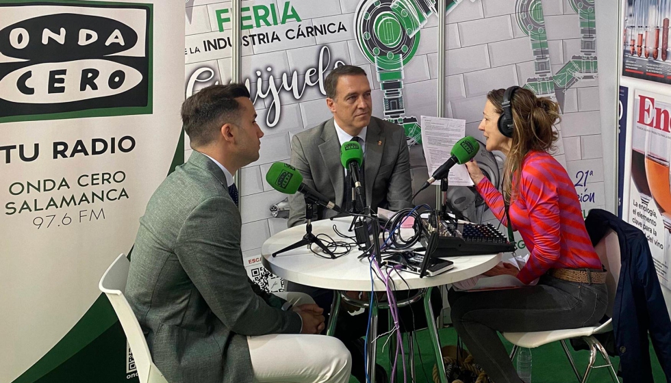 Jes�s Manuel Hern�ndez y Dario S�nchez, directores de FIC Guijuelo, en el stand de TecnoCARNE