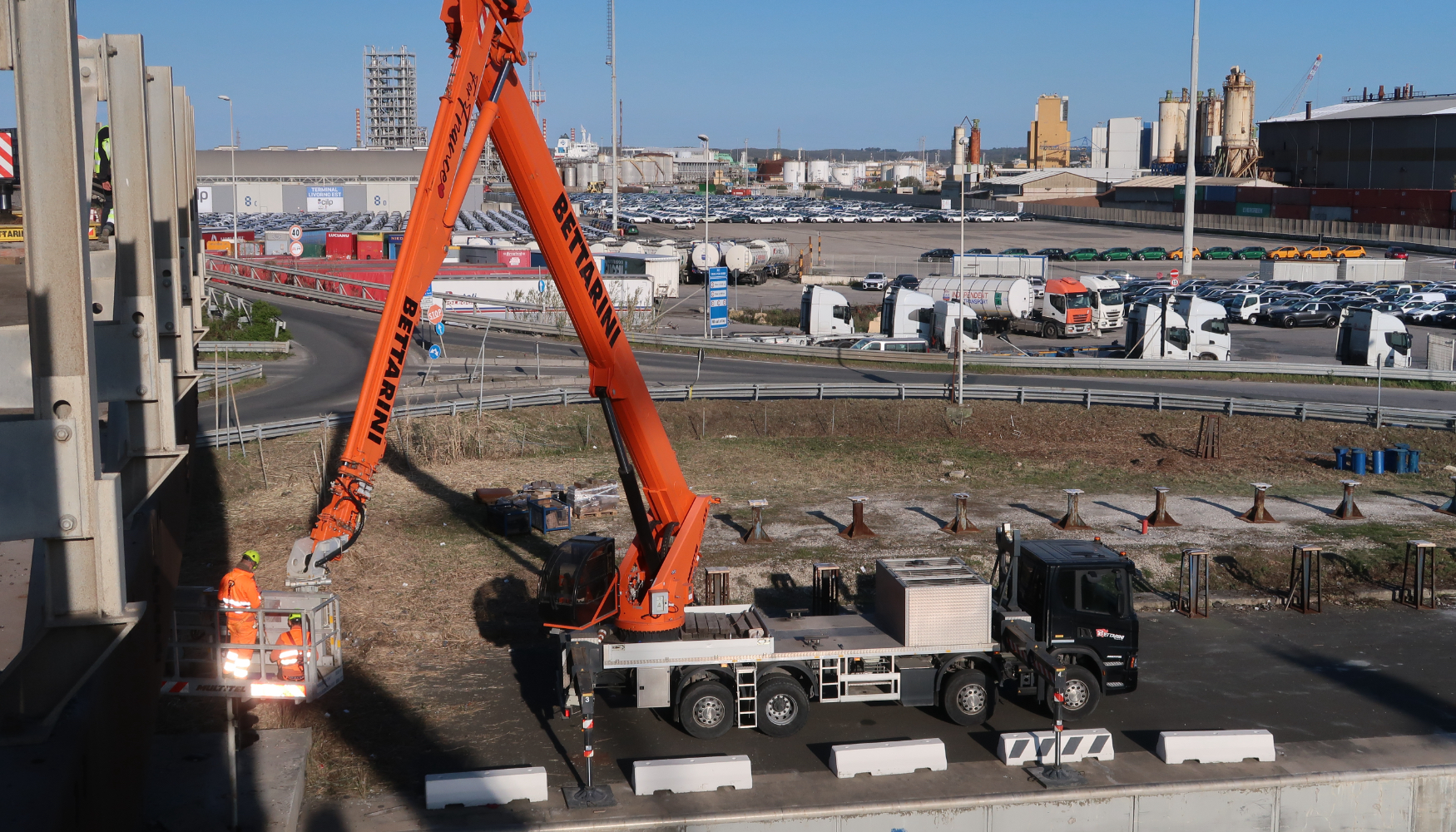 La restauraci�n del puente Navicelli pone de manifiesto c�mo, en las operaciones sobre infraestructuras cr�ticas...
