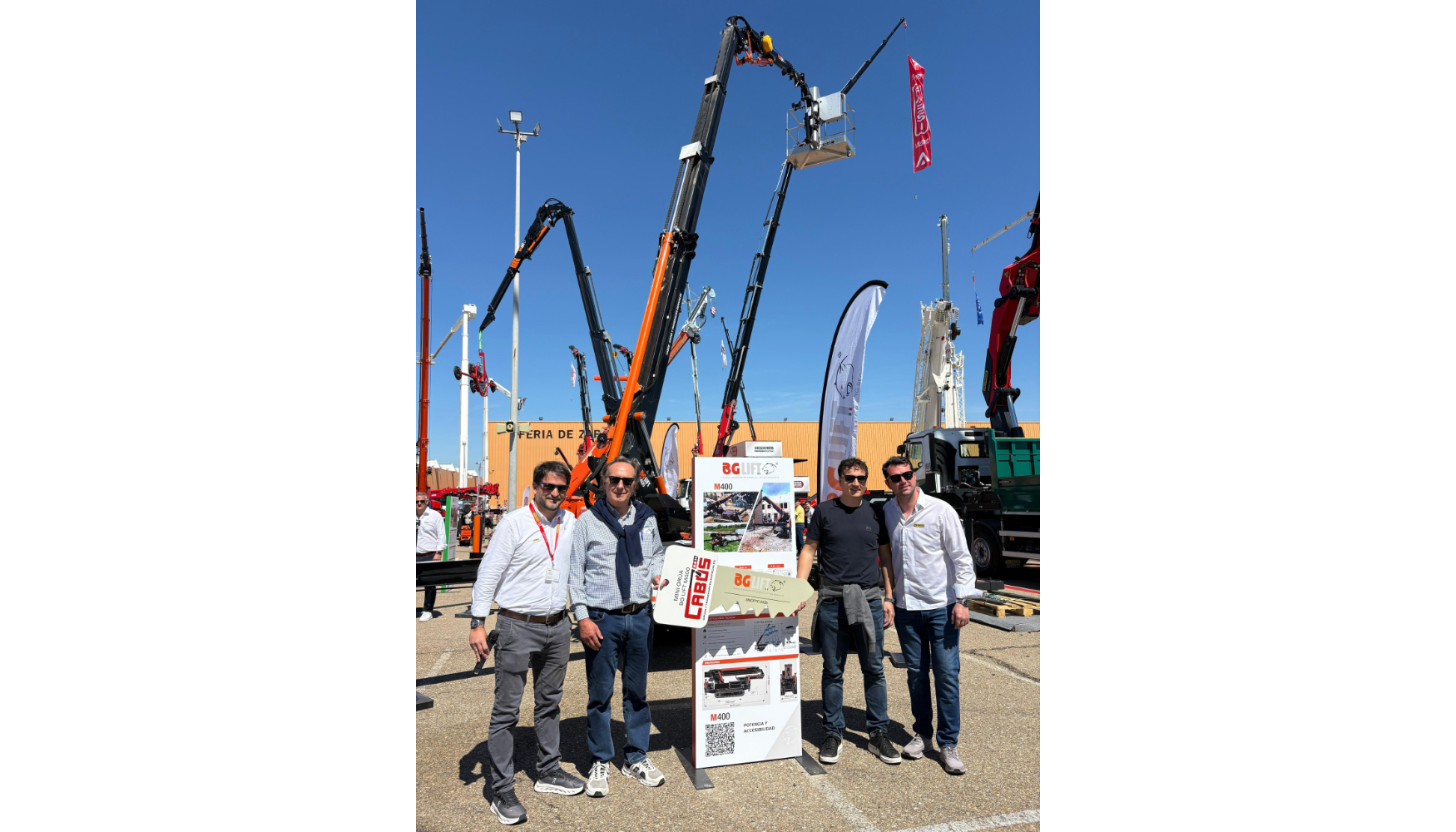 Entrega oficial a Gr�as y Transportes Especiales Cabos de la minigr�a BG Lift M400