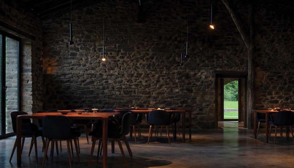 La luminaria Berry est� fabricada en aluminio y cuenta con una fuente de luz LED con una �ptica concentrada...