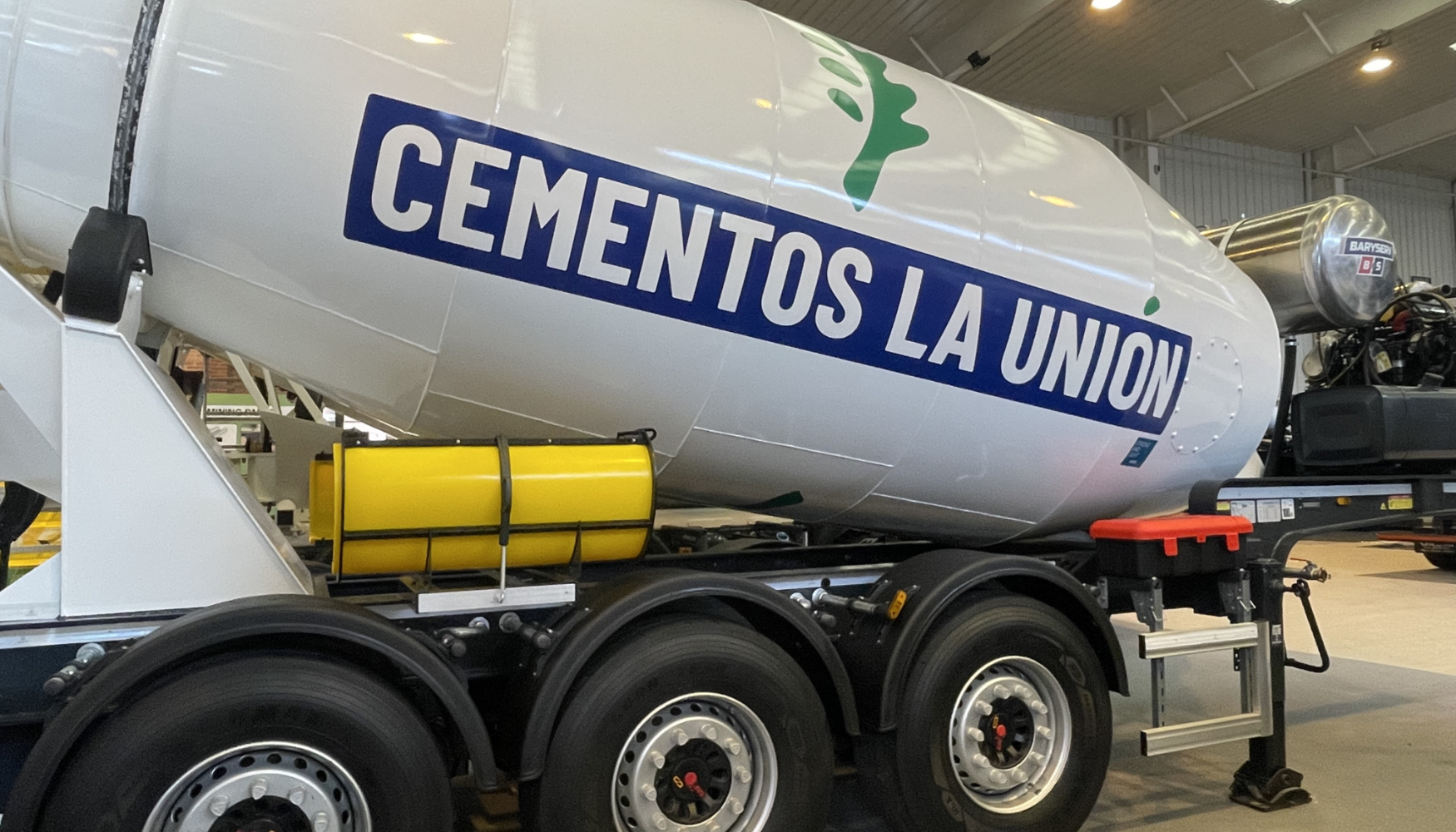 Nuevo semirremolque hormigonera 12 m3 Baryserv