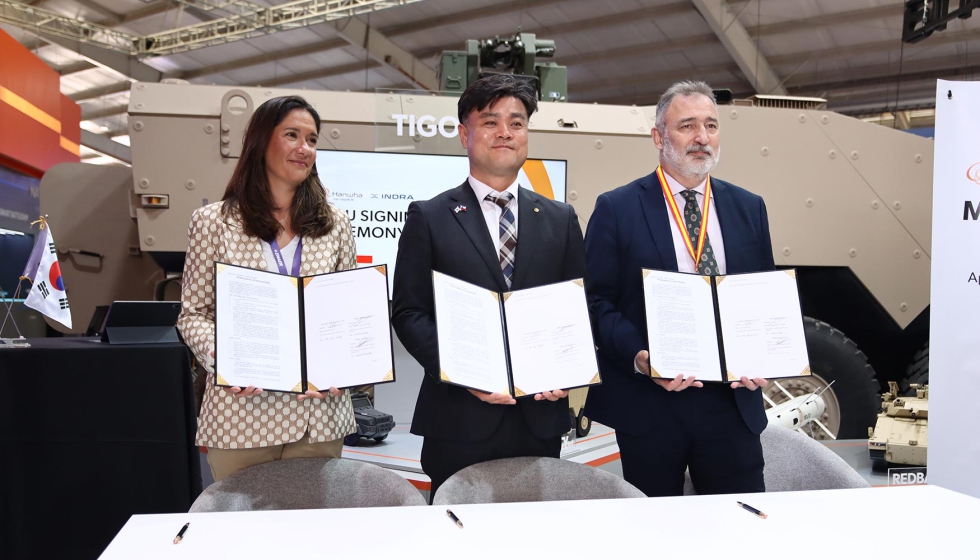 La firma tuvo lugar durante la Feria Internacional del Aire y del Espacio (FIDAE)...