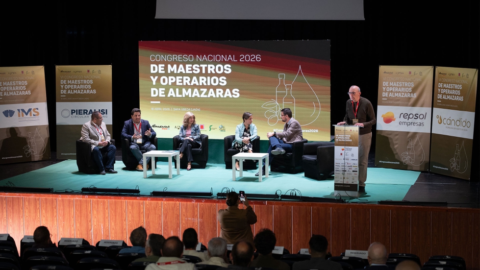 �ngel P�rez, de Interempresas, Francisco Javier Lozano Blanco, diputado de Promoci�n y Turismo de Ja�n, Antonia Olivares, alcaldesa de �beda...