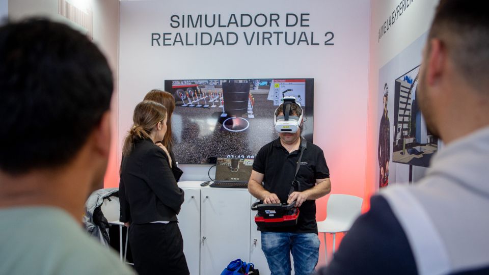 O stand contou com a mais recente vers�o do simulador de realidade virtual da Palfinger