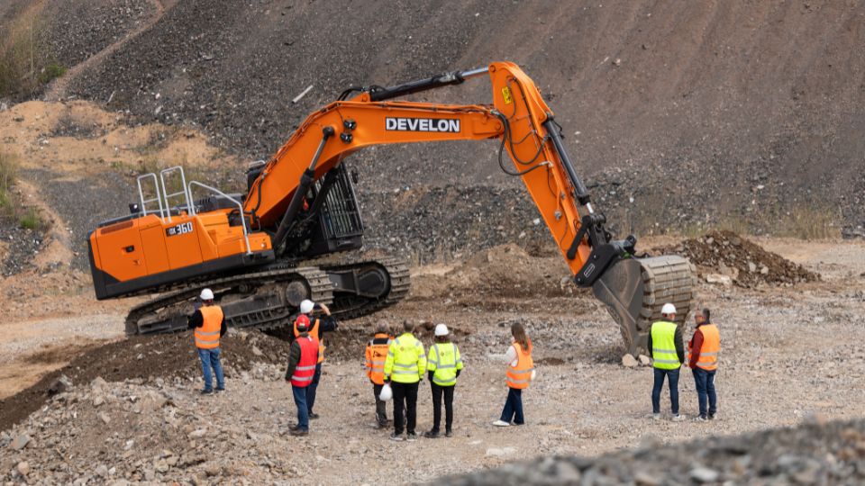 Escavadora DX360LC-9, Develon