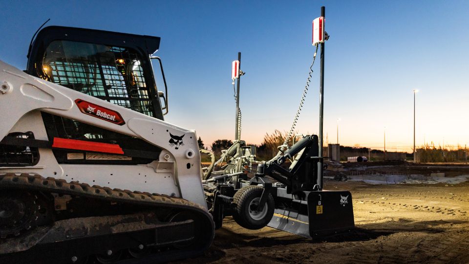 Carregadora compacta de rastos T650, da Bobcat