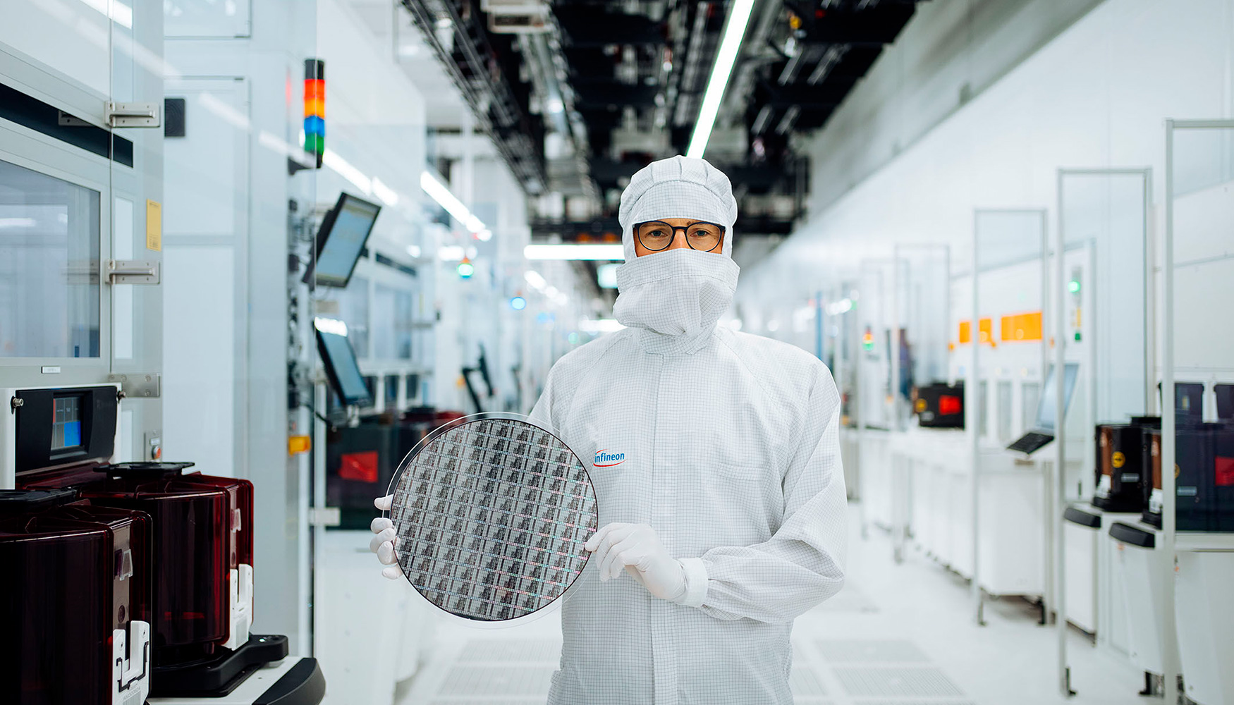 Infineon se ha convertido en el primer fabricante de semiconductores en desarrollar con �xito tecnolog�a de obleas de potencia GaN de 300 mil�metros...